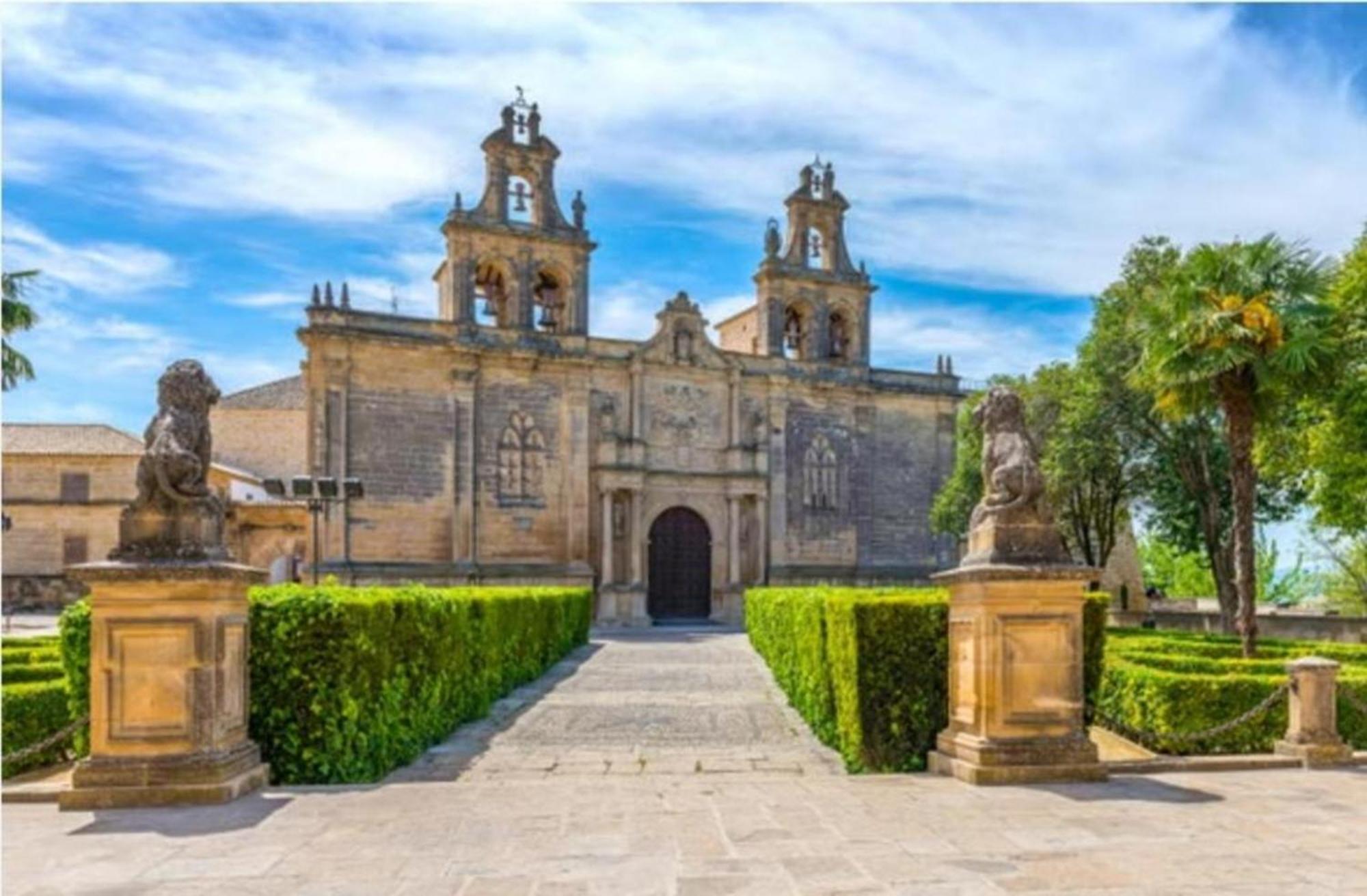 Aurora Nazaret Úbeda Exterior foto